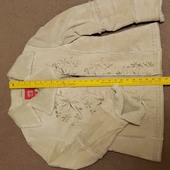 Embroidered Women's suede coat - Picture 2 of 7